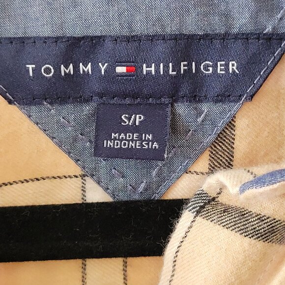 Tommy Hilfiger button top - Picture 5 of 6